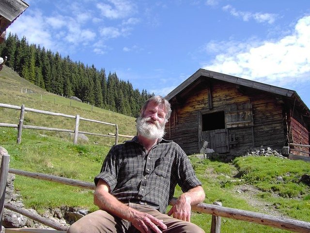 Alm-Poet Sepp Kahn liest in St. Johann.