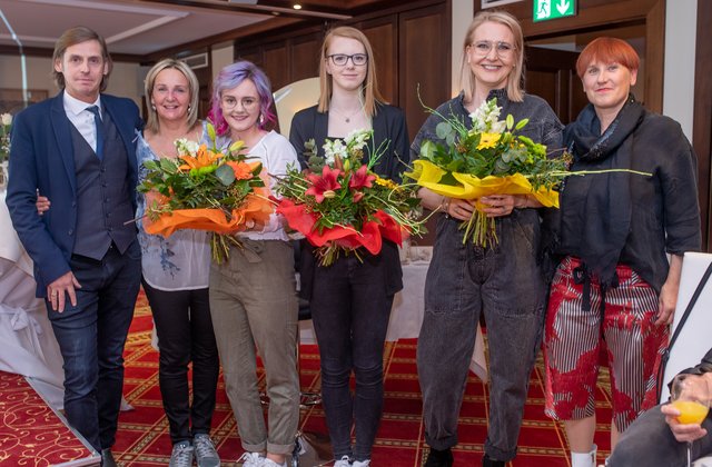 Landesinnungsmeister Clemens Happ mit Manuela Patterer, Tanja Ranacher, Vanessa Ortner, Karin Reiter und Judith Moosmann (v.l.).