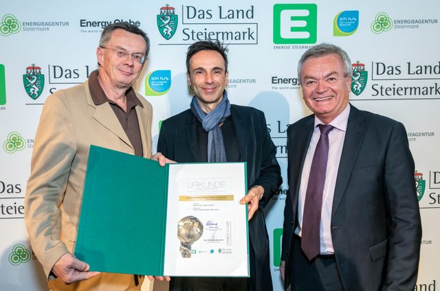 Energy Globe Styria Award 2019 für die Grüne Erde-Welt in der Kategorie Kampagne: Kuno Haas (Grüne Erde), Klaus Loenhart (terrain: integral designs / Graz), Rubrikpate LR Anton Lang (v.l.)
