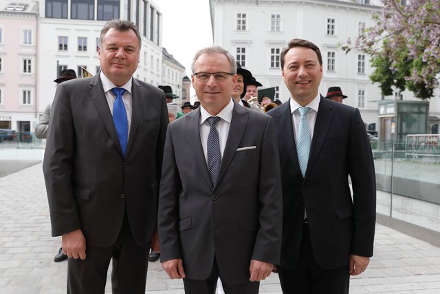 Landesrat Günther Steinkellner, Landesrat Wolfgang Klinger und Landeshauptmann-Stellvertreter Manfred Haimbuchner.