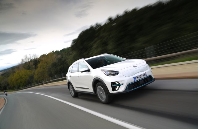Schluss mit Reichweitenangst beim Kia e-Niro. Das Basismodell schafft bis zu 289, unser Testmodell 455 Kilometer nach (WLTP).