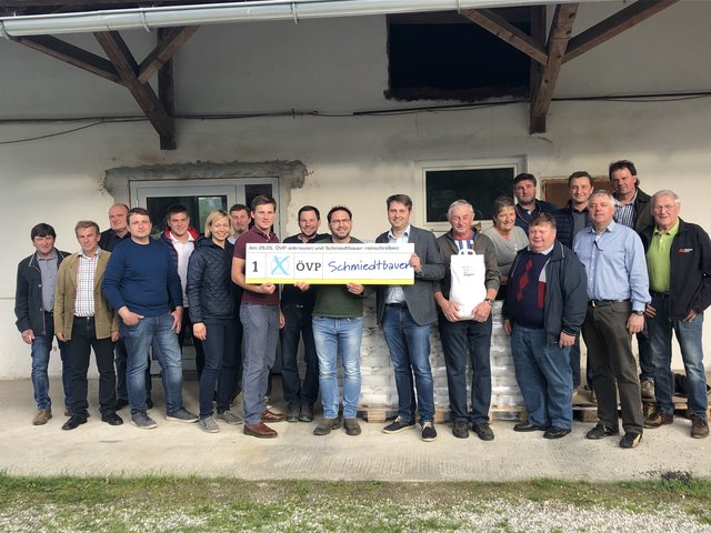 Gerald Holler mit den Vertretern des Bauernbundes im Bezirk
Leibnitz.