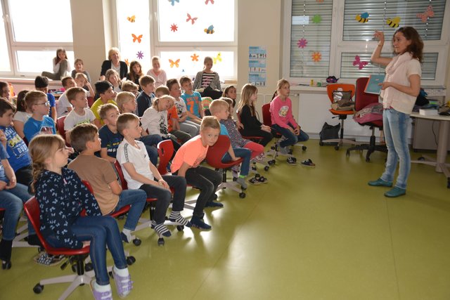 Kinder und Autorin fühlten sich sichtlich wohl.