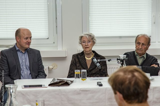 Stefan Dorninger als Moderator, Hermine Huemer und Prof. Fritz Mayr als ZeitzeutInnen