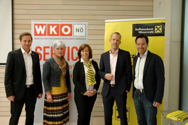 Direktor Gerald Binder, Wirtschaftskammer-Außenstellenleiterin Isabella Samstag-Kobler, Barbara Scheinhart, Wolfgang Wimmer, Andreas Kirnberger