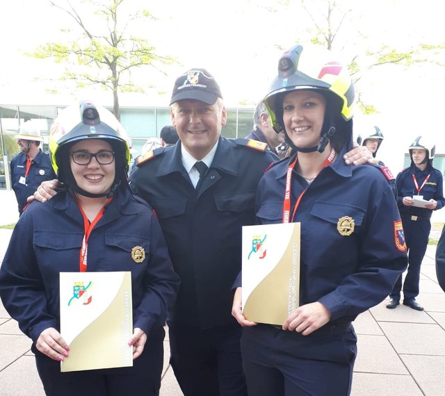Foto: privat, Magdalena Aschauer, Landesfeuerwehrkommandant Didi Fahrafellner, Kathrin Honeder