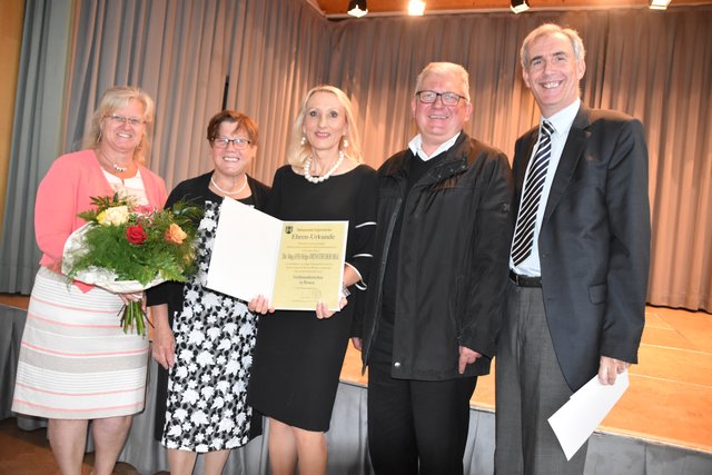 Angelika Hack, Bürgermeisterin Josefa Geiger, Oberschulrätin Helga Diensthuber, Gerhard Obermaißer, Schulqualitätsmanager Helmut Zehetmayer.
