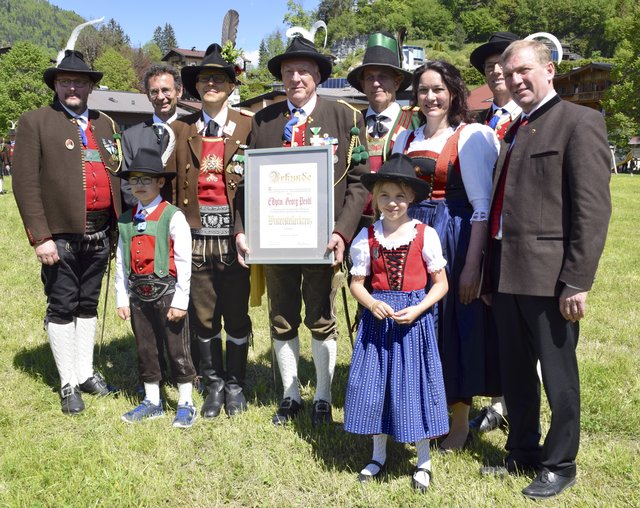 Johann Pletzer, BH Michael Berger, Viertel-Kommandant Manfred Schachner, Geehrter Georg Pendl, Landes-Kommandant Fritz Tiefenthaler, LH-Stv. Ingrid Felipe, Bataillons-Kommandant Johann Hinterholzer und LA Josef Edenhauser (v. li.)