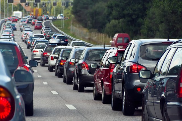 Viele Schärdinger pendeln zur Arbeit in den Zentralraum, wo sich in den letzten Jahrzehnten die Verkehrssituation drastisch verschlechtert hat.
