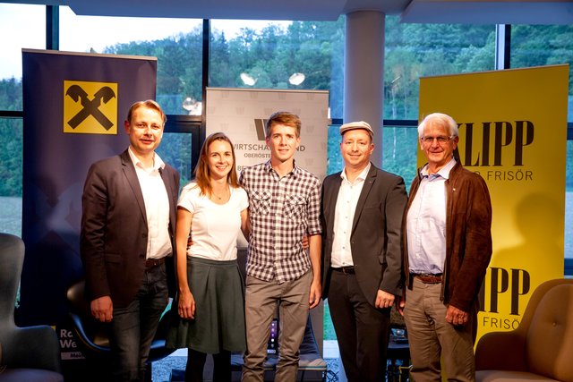Im regen Austausch: v.l.: Wolfgang Gruber, Ehepaar Grillmair, Jörg Pfaffenzeller und Ewald Lanzl.