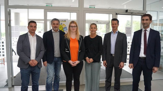 City Manager Karl-Heinz Koll, Wirtschaftsstadtrat Christian Engertsberger, Christina Traxler (3 Banken IT GmbH), Direktorin Doris Steidle, Robert Koch (Dezernatsleiter Zentrum für Cyber-Sicherheit der deutschen Bundeswehr), Thomas Bachner (3 Banken IT GmbH).