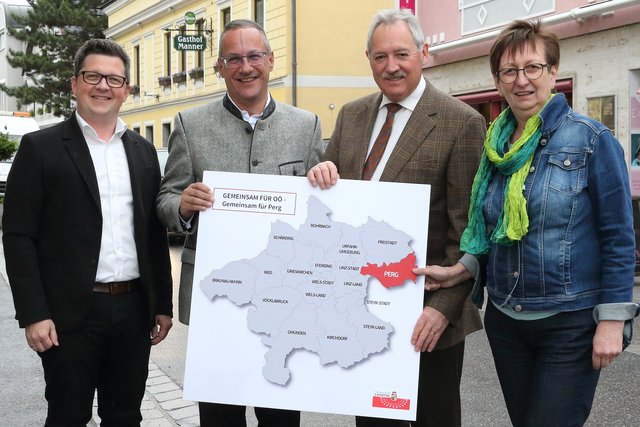 Landtagspräsident Viktor Sigl (3. v. li.) mit den Abgeordneten Michael Lindner, Alexander Nerat &amp; Ulrike Schwarz (v. li.). | Foto: Land OÖ/Kraml