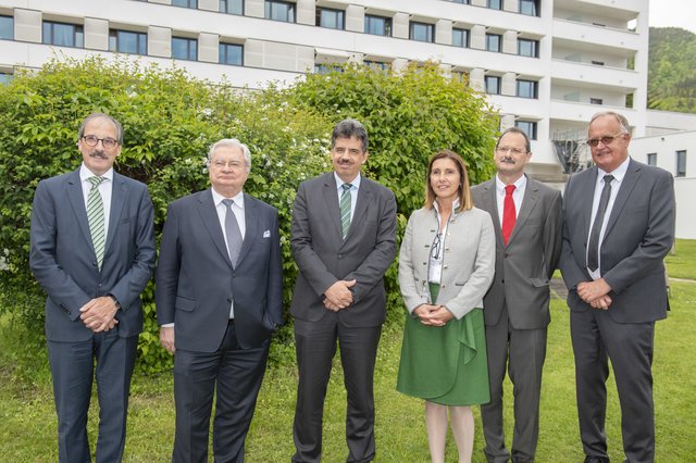 Eröffnungsfeier am LKH Hochsteiermark Standort Leoben: Betriebsdirektor Herbert Kaplans, die Kages-Vorstände Karlheinz Tscheliessnigg und Ernst Fartek, Pflegedirektion Sylvia Noé, Primarius Martin Tötsch und der ärztliche Direktor Heinz Luschnik (v.l.).