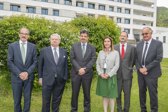 Eröffnungsfeier am LKH Hochsteiermark Standort Leoben: Betriebsdirektor Herbert Kaplans, die Kages-Vorstände Karlheinz Tscheliessnigg und Ernst Fartek, Pflegedirektion Sylvia Noé, Primarius Martin Tötsch und der ärztliche Direktor Heinz Luschnik (v.l.). | Foto: Kages/Fischer Foto