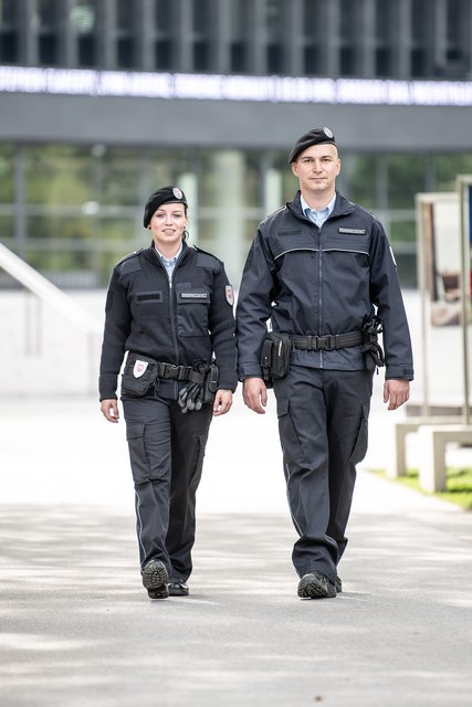 Anstatt der Signalfarbe rot patrouilliert der Ordnungsdienst nun in blau.