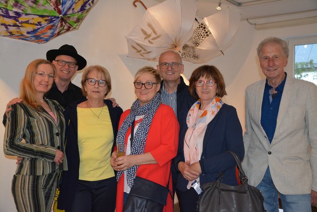 ARTirol-Gemeinschaftsaktion mit Nataliya Elmer, Reinhard Atzl, Brigitte Skrivan, Erika Breitenlechner-Bode, Franz Bode, Klara Egger und Josef Dabernig (v.l.).