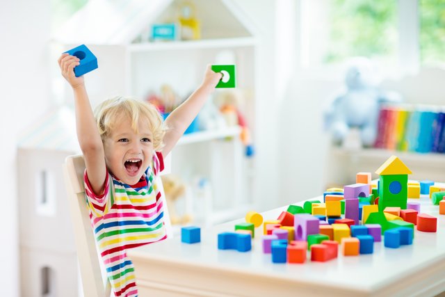 Kids Corner: spielen, basteln, malen.