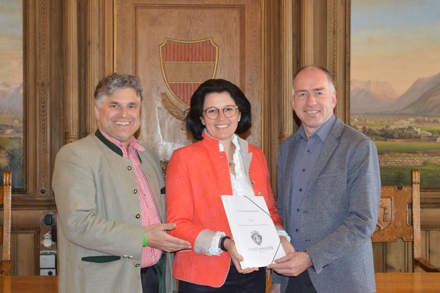 Stadtamtsdirektor Erich Angerer, die leitende Standesbeamtin Berta Aschauer und Bürgermeister Alexander Stangassinger.