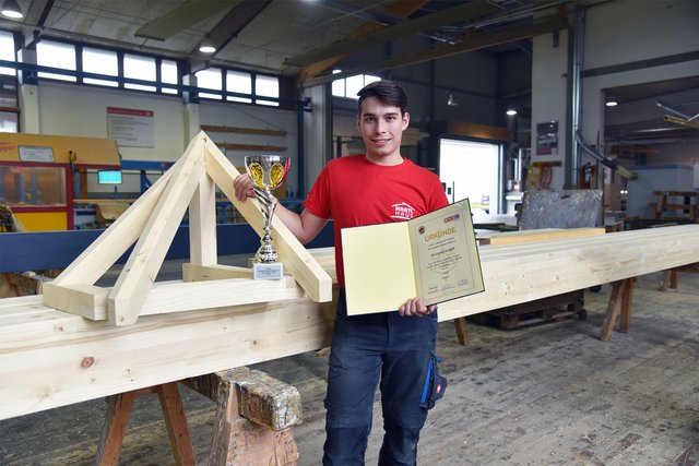 Benjamin Huber aus Arbesbach ist Niederösterreichs bester Jungzimmerer. Der HARTL HAUS Zimmerer gewann den Landeslehrlingswettbewerb in Pöchlarn und ist somit für den Bundeswettbewerb in Graz qualifiziert.