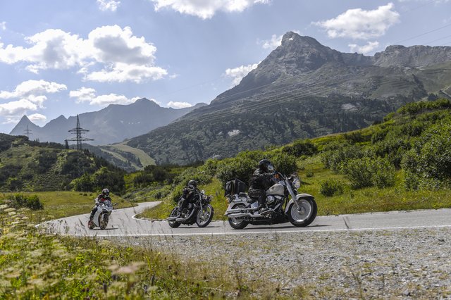 Der „Top of the Mountain BIKER SUMMIT“ hat Motorradtestfahrten, geführte Touren oder Stuntshows im Programm.