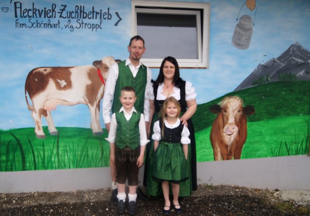 Familie Schönhart lässt am Weltmilchtag interessierte Besucher in das Landleben reinschnuppern.