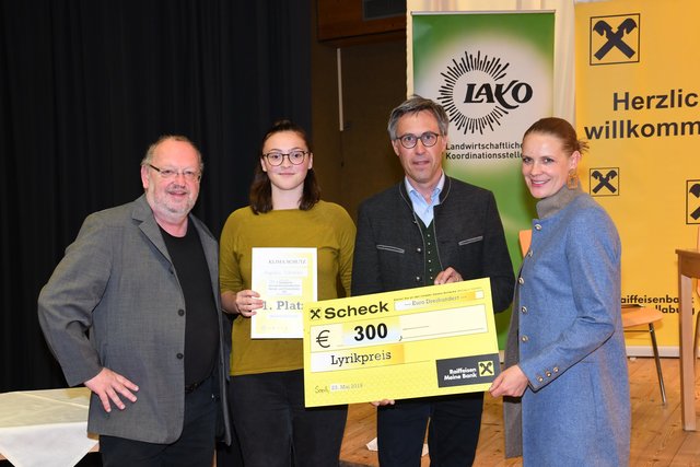 Organisator Rudi Weiß, Lyrik-Preis-Siegerin Angelika Schweiger, Nationalratsabgeordneter Georg Strasser und LAKO-Leiterin Kristina Mandl