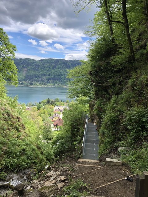 Wieder sicher erreichbar: Die beliebten Finsterbach Wasserfälle hoch über dem Ossiacher See.