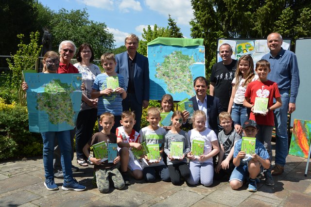 Große Freude über den neuen Kinder-Regionsführer Oststeiermatk herrschte auch bei den Kindern der Volksschule Bad Waltersdorf.