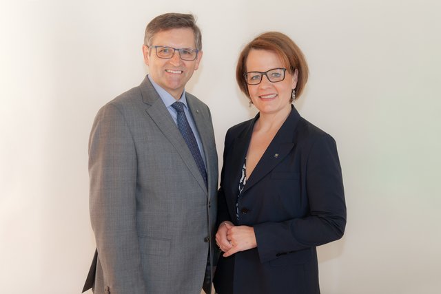 Franz Rennhofer mit Bildungs-Landesrätin Christiane Teschl-Hofmeister. | Foto: VP NÖ