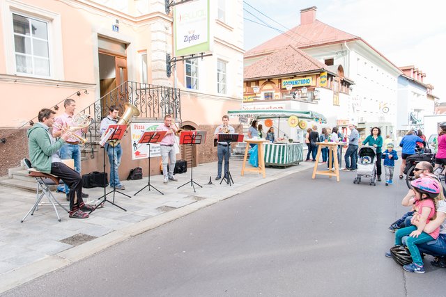 Der Einkaufstag findet unter dem Motto "Night of Bands" statt. | Foto: Foto: Diseinerei/Ecker