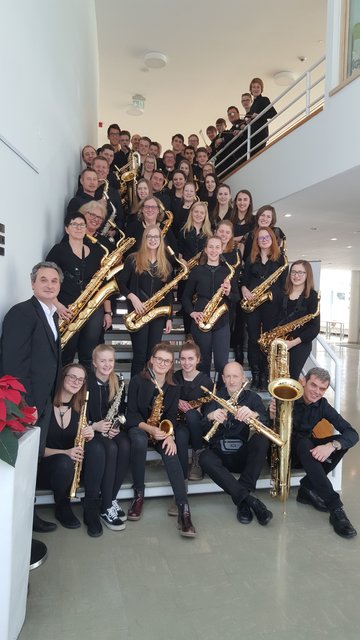Sax'n Drums Symphonic Band besteht aus 25 Saxophonisten und 15 Schlagzeugern. | Foto: Foto: Müller