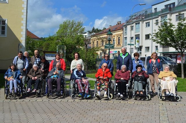 Die Bewohner/innen des SeneCura Sozialzentrums Purkersdorf hatten viel Spaß auf dem Bauernmarkt.