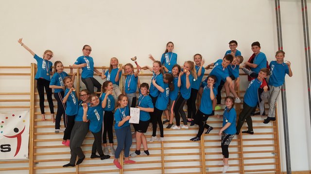 Landesmeister: Die 2a-Klasse des Gymnasiums St. Rupert war bei der Vielseitigkeitslandesmeisterschaft nicht zu schlagen.