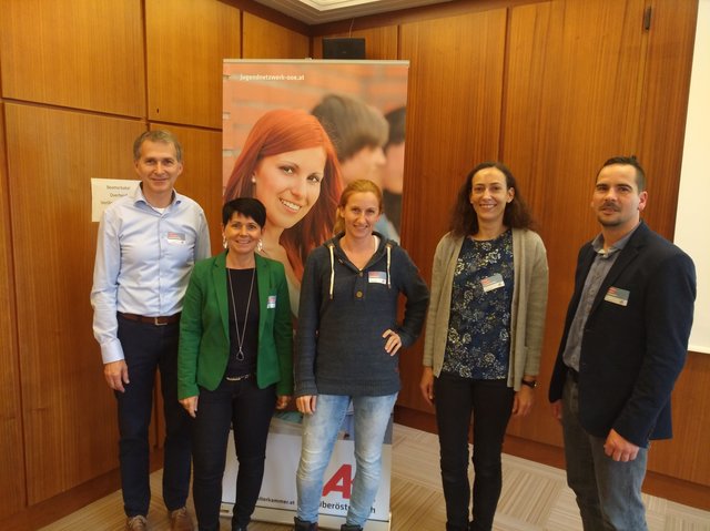 v.l.n.r.: Kurt Punzenberger (Arbeiterkammer Perg), Sabine Mühlehner-Haslhofer (Baumann/Glas/1886 GmbH), Karoline Buchberger (NMS Luftenberg), Karin Schnepf (Bildungsdirektion Oberösterreich), Werner Wurm (Engel Austria GmbH).
