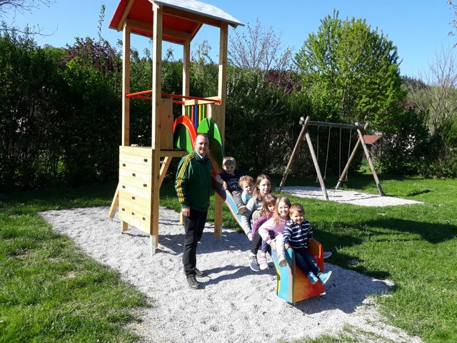 Bürgermeister Thomas Hauser mit Christian, Maximilian Juliana Leonie Isabel und Nico