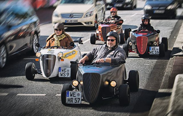 Ausfahrt mit Funcars für autoverrückte Papas.