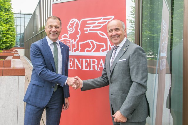 Reinhard Pohn, Regionaldirektor für Oberösterreich und Salzburg mit Arno Schuchter, Mitglied des Vorstandes.