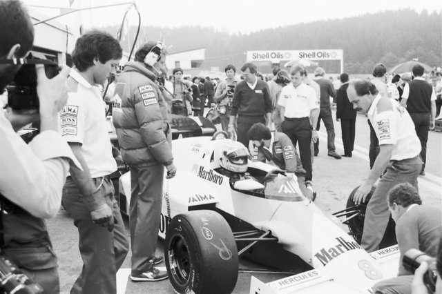 Niki Lauda fokussiert vor dem Start zu seinem Heim-Grand Prix im Jahr 1984.