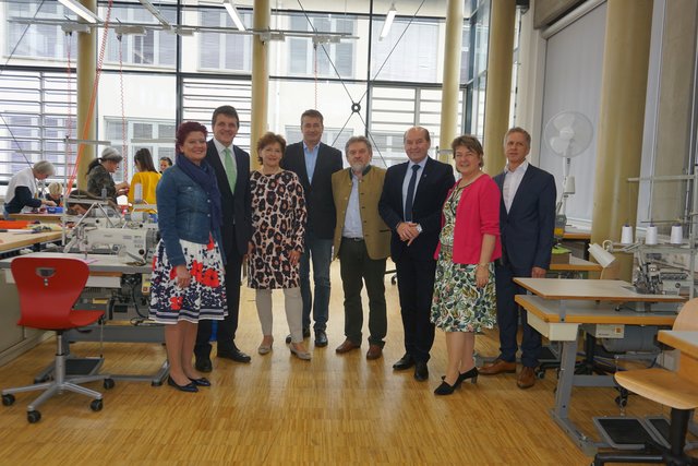 Rundgang durch die Werkstätten der Landesberufsschule Fürstenfeld mit Bildungslandesrätin Ursula Lackner.