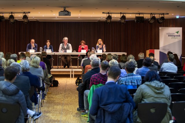 Eine Impression vom Abend in der "Halle für alle" in der NMS Mittersill. | Foto: Michaela Habetseder