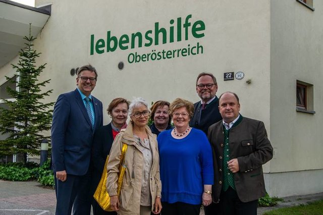 Die neuen ehrenamtlichen Funktionäre der Arbeitsgruppe St. Florian: (v.l.) Hannes Hofer, Karoline Grasböck, Maria Mayrbäurl, Eva Strigl, Mayrbäurl Maria, Ulrike Reßler, Josef Stockinger und Bernd Schützeneder.