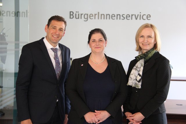 Landesamtsdirektor Herbert Forster und seine Stellvertreterin Barbara Soder (r.) statteten der BH-Lienz und Olga Reisner einen Besuch ab.