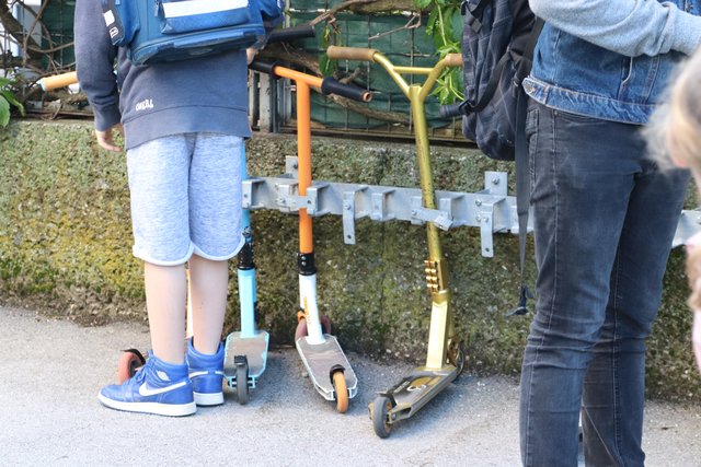 Miniroller und -scooter sind keine Fahrzeuge. Sie sind die Lieblinge der Kids.