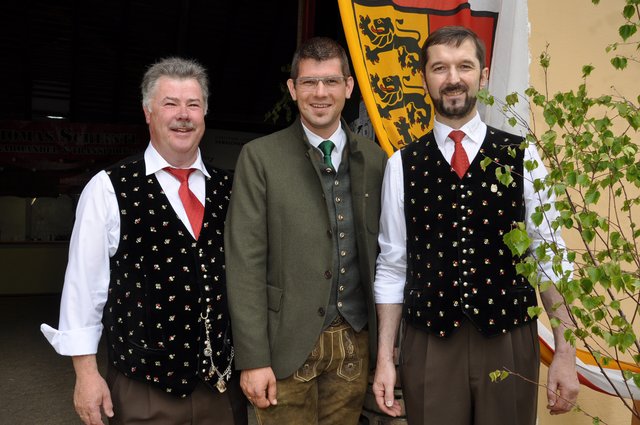 MGV Krappfeld Chorleiter Gerald Rießer, Landesrat Martin Gruber und MGV Krappfel Obmann Hans Moser
