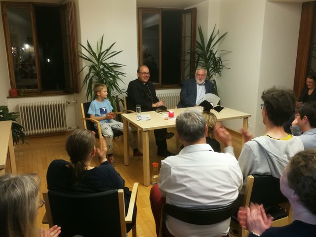 Lange Nacht der Kirchen: Bischof Hermann Gletterl im Gespräch mit Franz Fischler im Bischofshaus in Innsbruck.