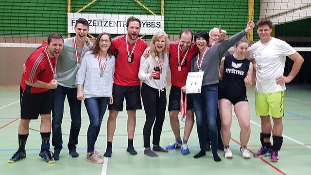 Mit vier Siegen und einer Niederlage sicherten sich die Attnang Volleys Silber bei den Mixed-Staatsmeisterschaften.