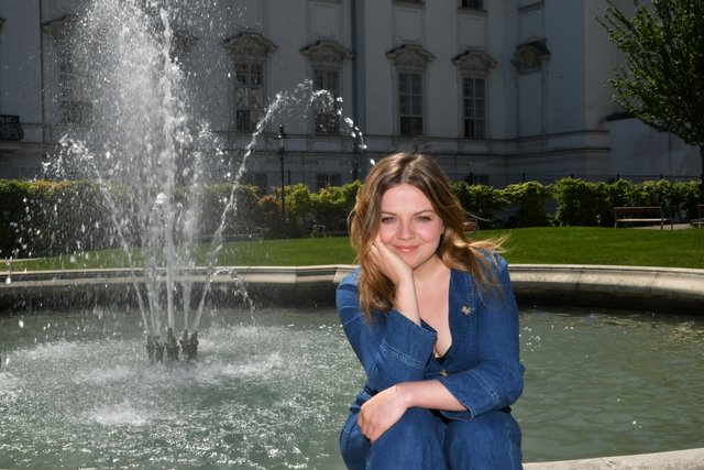 Beim bz-Interview im Weghuberpark am Neubau: Annett Louisan freut sich auf ihr Wien-Konzert. | Foto: Markus Spitzauer