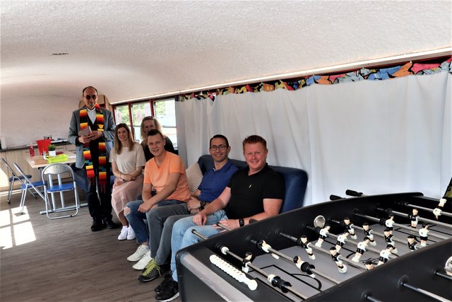 Nahmen bei der Eröffnung Platz im Roten Blitz: v.l.n.r. Johann Karner, Carmen Loibnegger, Sabine Hauser-Wenko, Simon Gruber, Stefan Helmreich und Jürgen Hübler. | Foto: Edith Ertl