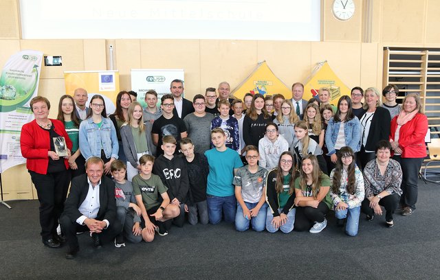 Die Neue Mittelschule St. Michael ist für ihre Abfallvermeidungs-Erziehung mit dem „Goldenen Mistkäfer“ ausgezeichnet worden.