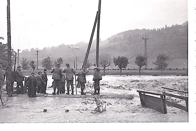 Arbeitsdienst beim Hochwasser.